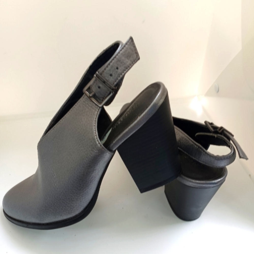 Reaction Kenneth Cole block heel shoes
